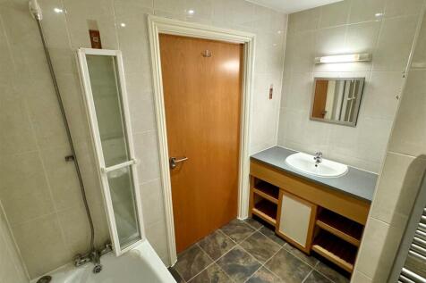 19 Bredon Court Bathroom