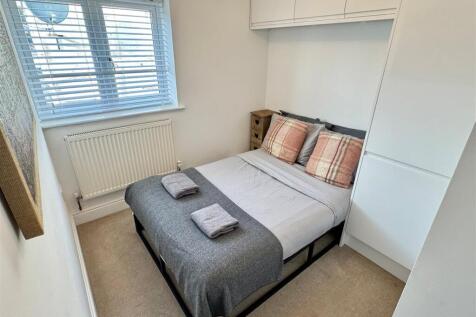 Flat 10, 10-12 Tolcarne Road Bedroom 1