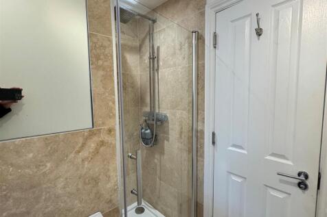 Flat 10, 10-12 Tolcarne Road Shower Room