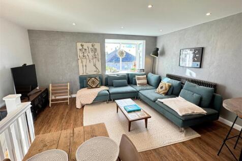 1 Penmerrin Court Lounge