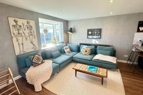 1 Penmerrin Court Lounge