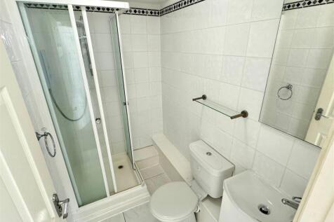 6c Trevose Avenue Shower Room