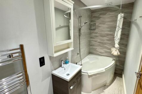 4 Ocean Heights Bathroom