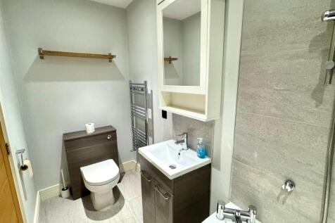 4 Ocean Heights Bathroom