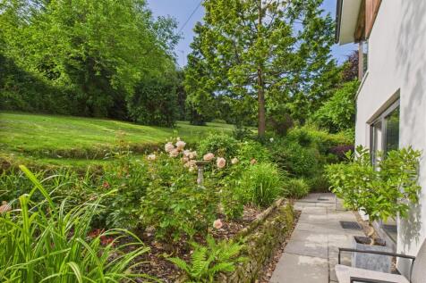 Rear seating to lawn