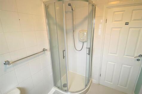 5 Henver Court Shower Room