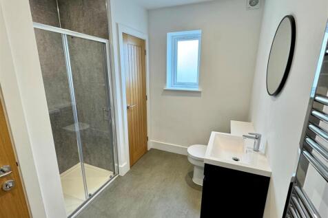 4 Tewyn Shower Room
