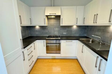 10 Tre Lowen Kitchen