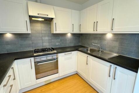 10 Tre Lowen Kitchen