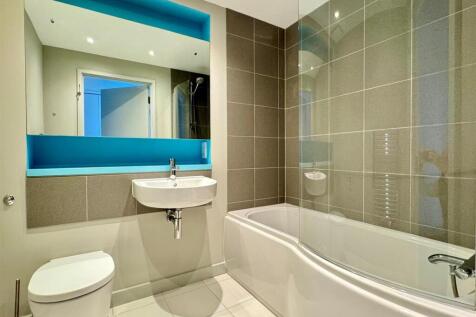 10 Tre Lowen Bathroom