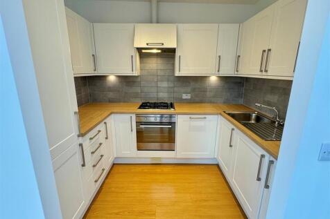 10 Tre Lowen Kitchen