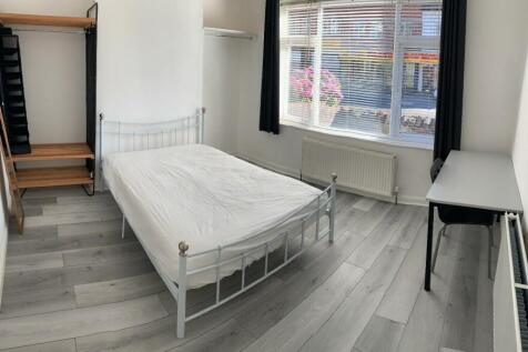 Bed 1a.jpg
