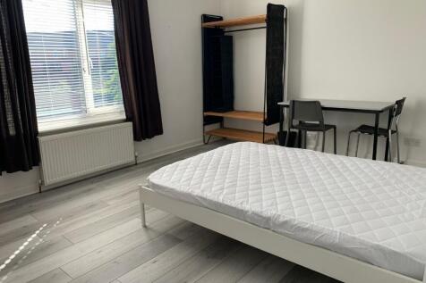 Bed 2a.jpg