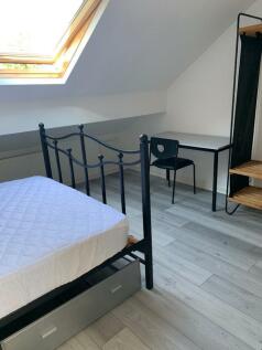 Bed 5a.jpg
