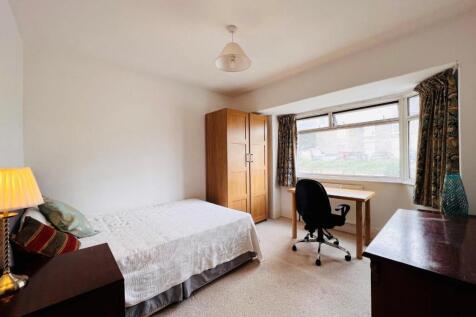Bedroom 1 (2).jpg