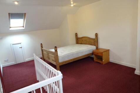 Attic bedroom (1).JPG