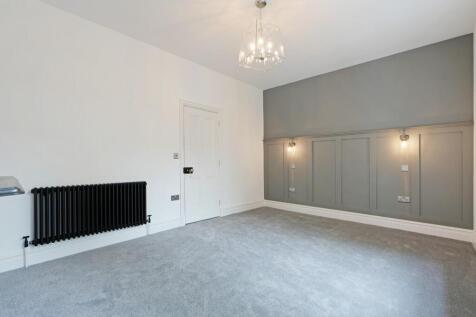 1st Floor front bedroom (2).jpg