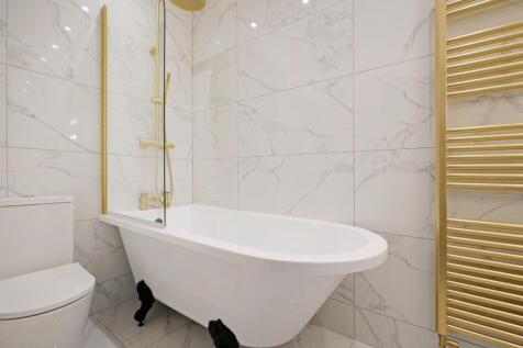 Family bathroom.jpg