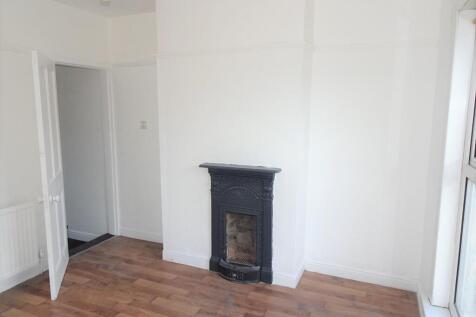 1st floor front bedroom.JPG