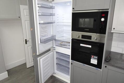 Integrated fridge freezer.JPG