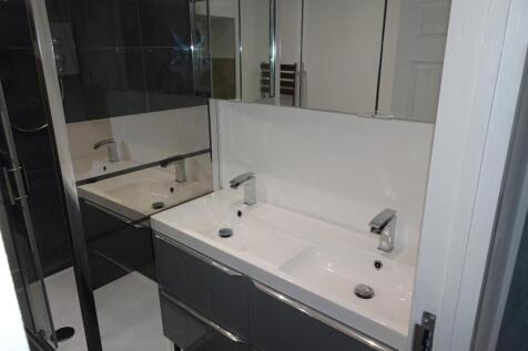 Double sink.JPG