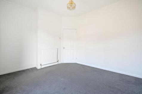 Bedroom 2a.jpg