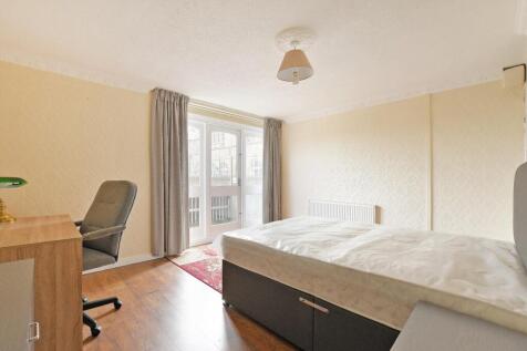 Netherthorpe, bedroom 1, pic 2.jpg