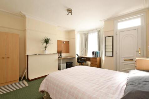 190 School Road, bedroom 1.jpg