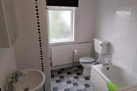459 Springvale Road - Bathroom 2.jpg