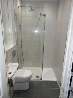 1st floor rear shower room.JPG