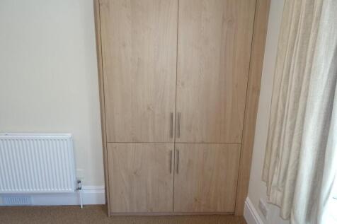 Bedroom 4 double wardrobe.JPG