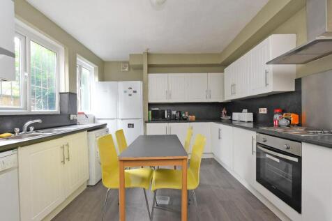 72 Harcourt Road - kitchen, picture 2.jpg