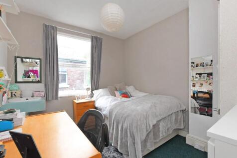 72 Harcourt Road - bedroom 2.jpg