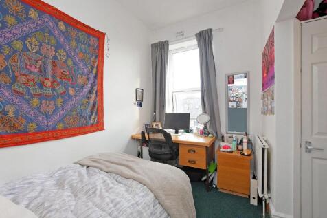 72 Harcourt Road - bedroom 5.jpg