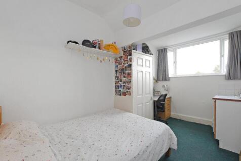 72 Harcourt Road - bedroom 7.jpg