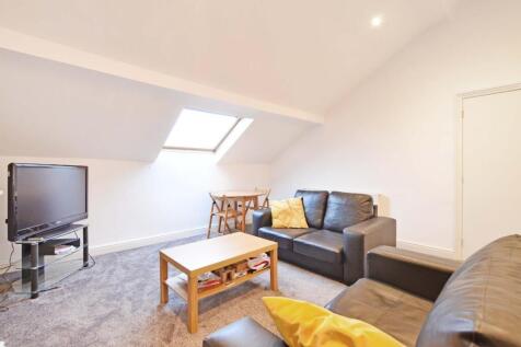 99 Harcourt, F3 - Living Room, pic 2.jpg