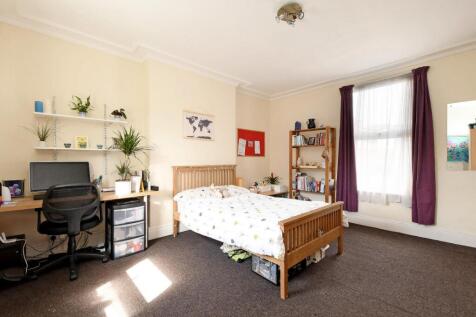 4a Ashdell Road, bedroom 1.jpg