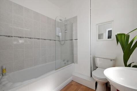 4a Ashdell Road, bathroom.jpg