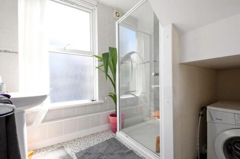 4a Ashdell Road, shower room.jpg