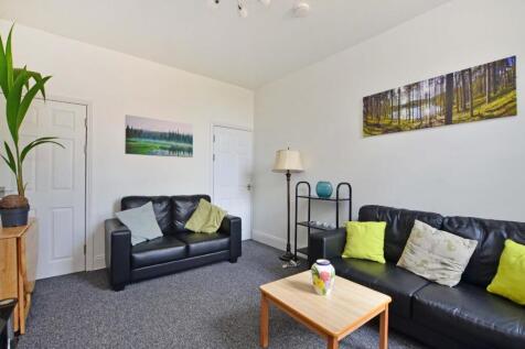 130 Howard Rd, living room.JPG