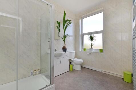 130 Howard Rd, shower room 1.JPG