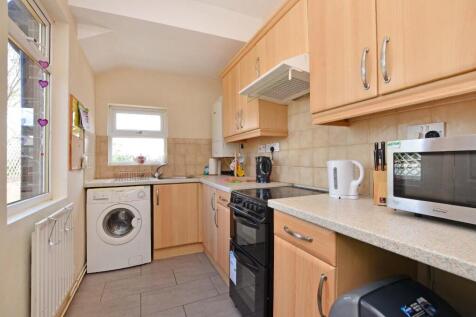 130 Howard Rd, kitchen.JPG