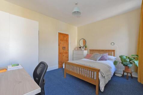 11 Cobden Place - bedroom 2 pic 2.jpg