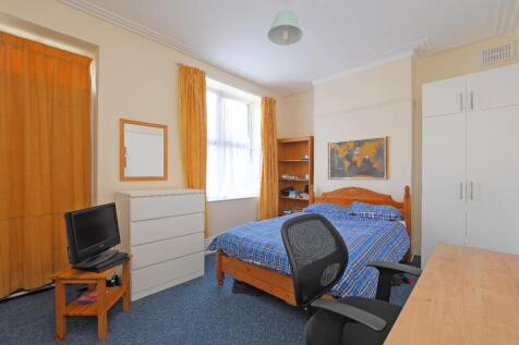 11 Cobden Place - bedroom 1.jpg