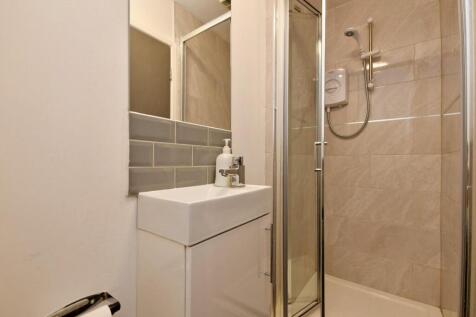 53 Western Road, shower room 2.jpg