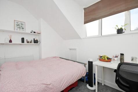 61 Crookes Rd - bedroom 5, pic 1.jpg