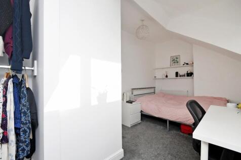61 Crookes Rd - bedroom 5, pic 2.jpg