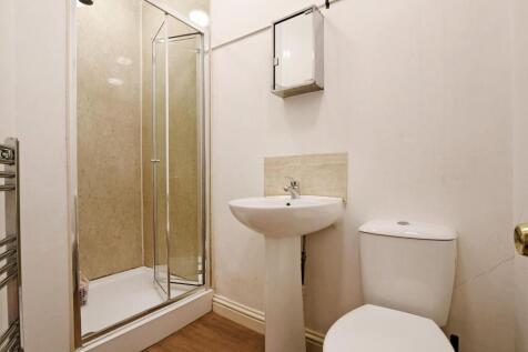 28 Aldred Road, main shower room.jpg