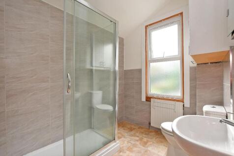 47 Brighton Terrace - ensuite, bedroom 3.jpg
