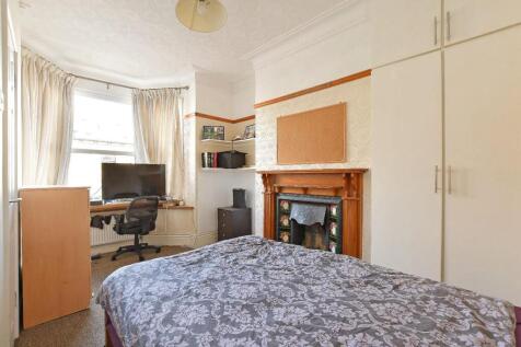 47 Brighton Terrace - bedroom 1.jpg